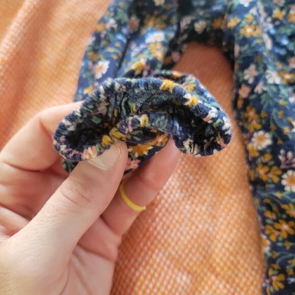 Old Navy Girls Navy Blue LongSleeve Blouse With Multicolored Assorted Flowers 3T - Picture 7 of 7